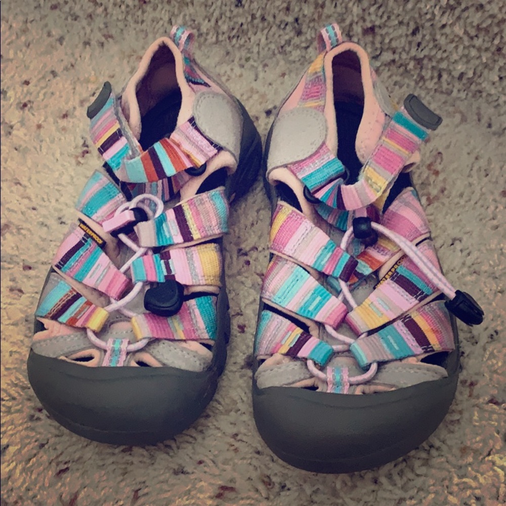 Keen girls sandals / shoes Size 13 EUC